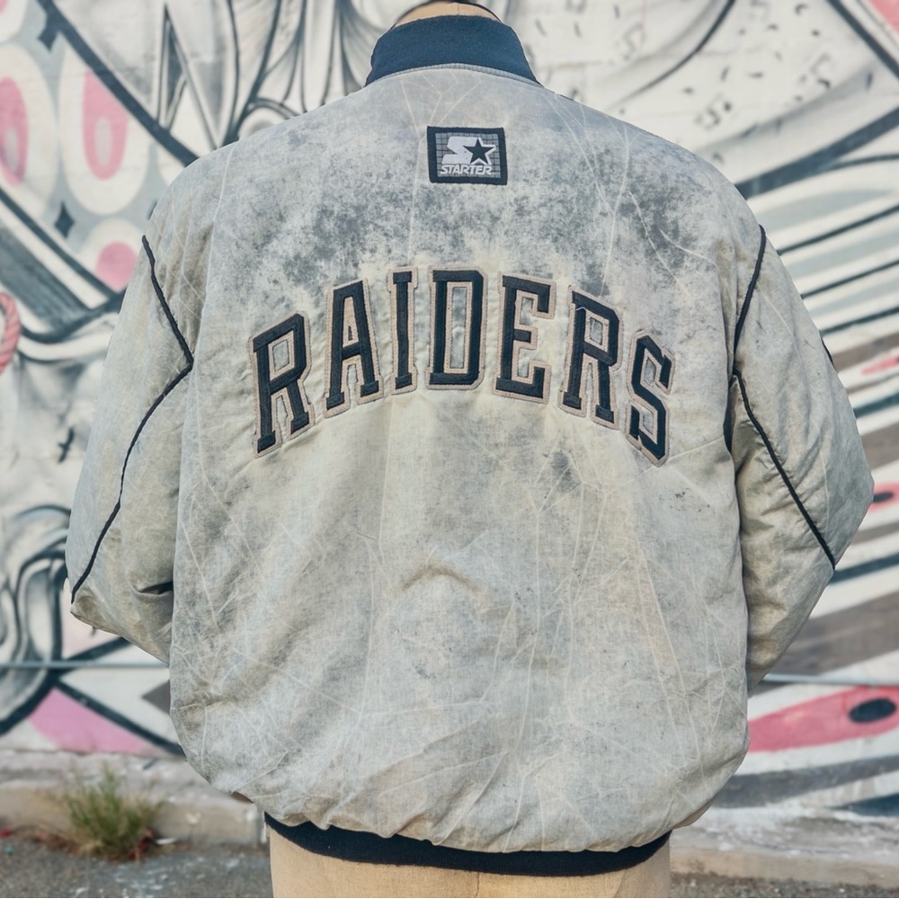 OAKLAND RAIDERS Vintage Bomber Jacket size Large (by Starter) | Distressed Gray - Picture 2 of 13